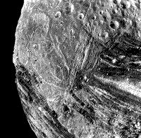 B/W Voyager 2 closeup image of the surface of Miranda.